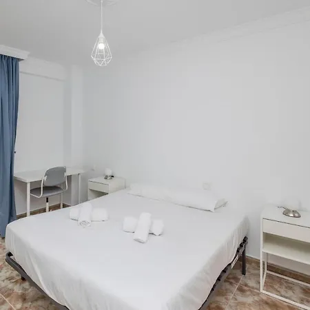 Holiday home 3br Spacious 2 Min To Beach - Parking